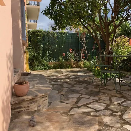 펜션 Komfortables Haus Mit Terrasse Und Garten *